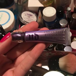 Urban Decay Eyeshadow Primer!!